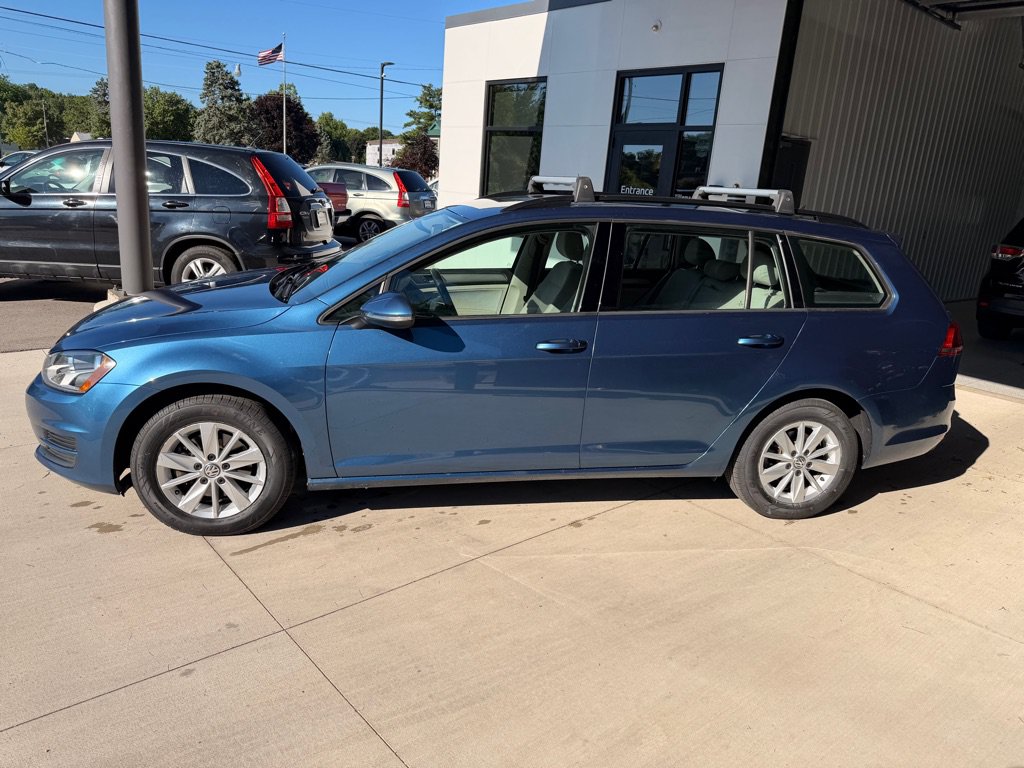 Used 2016 Volkswagen Golf S FWD image 4