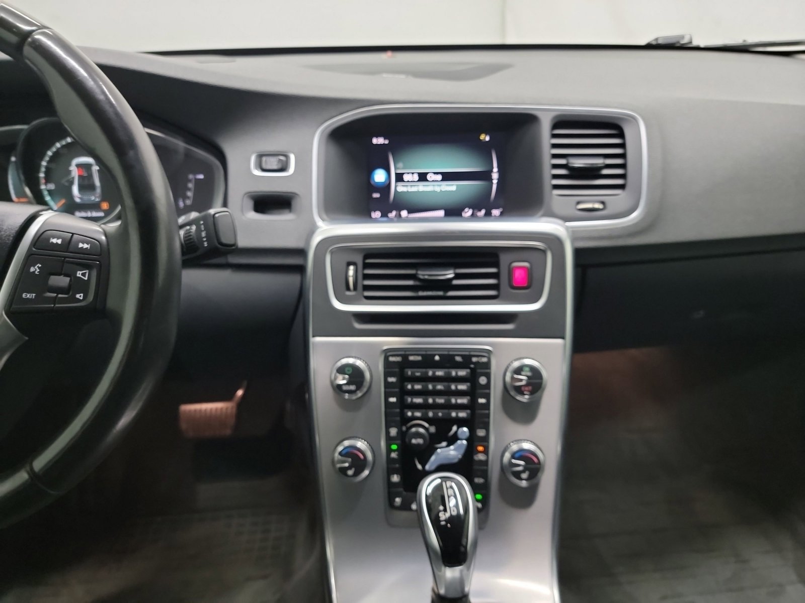 Used 2018 Volvo S60 T5 Inscription Platinum image 20