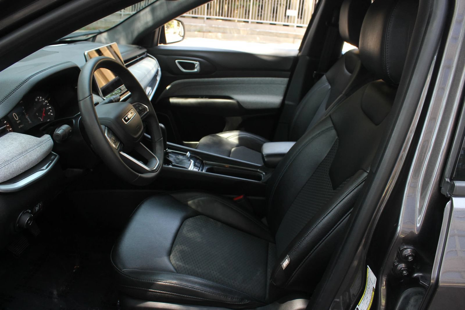 Used 2024 Jeep Compass Latitude AWD/4WD image 14