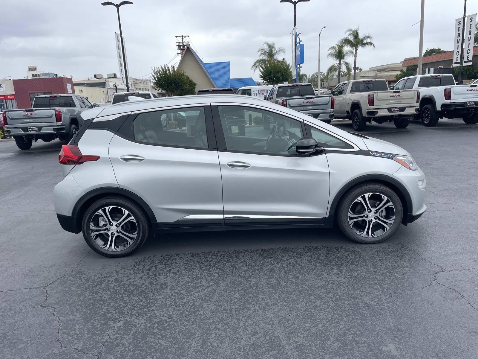 Used 2018 Chevrolet Bolt Premier FWD image 4
