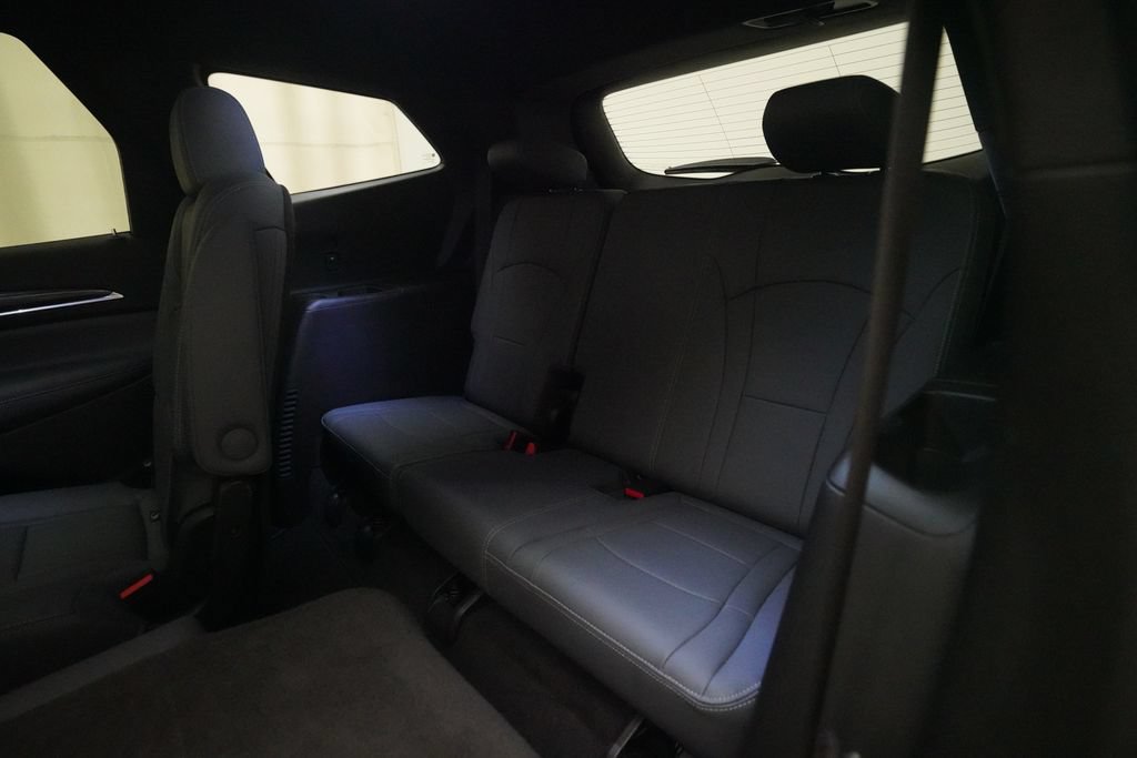 Used 2023 Buick Enclave Essence AWD/4WD image 17