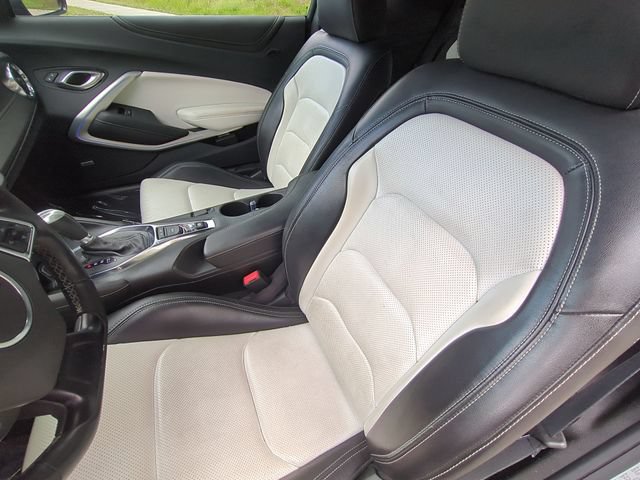 Used 2023 Chevrolet Camaro LT RWD image 27
