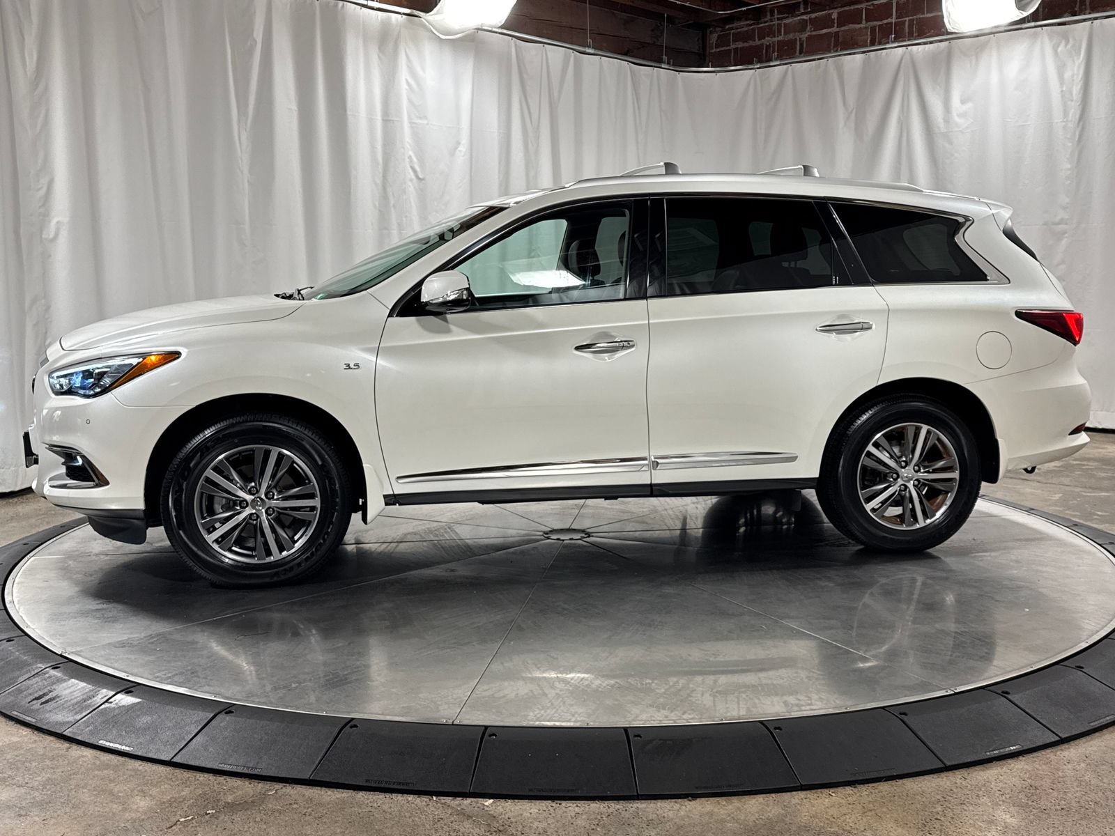Used 2019 INFINITI QX60 Luxe w/ Essential Package AWD/4WD image 6