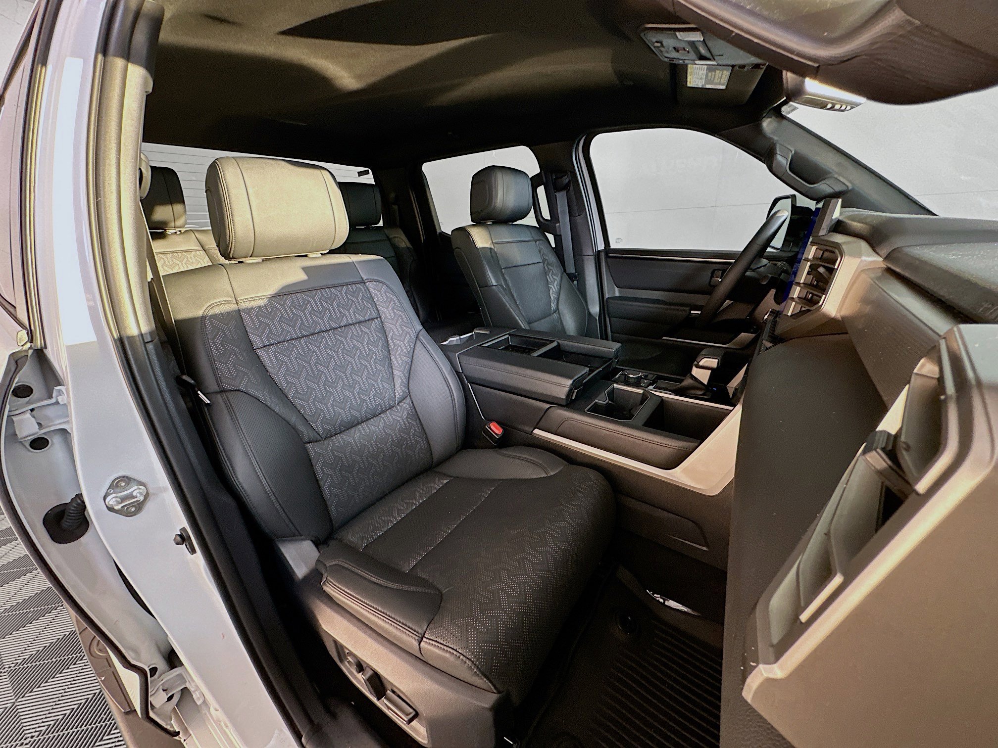 Used 2025 Toyota Tundra Limited image 27