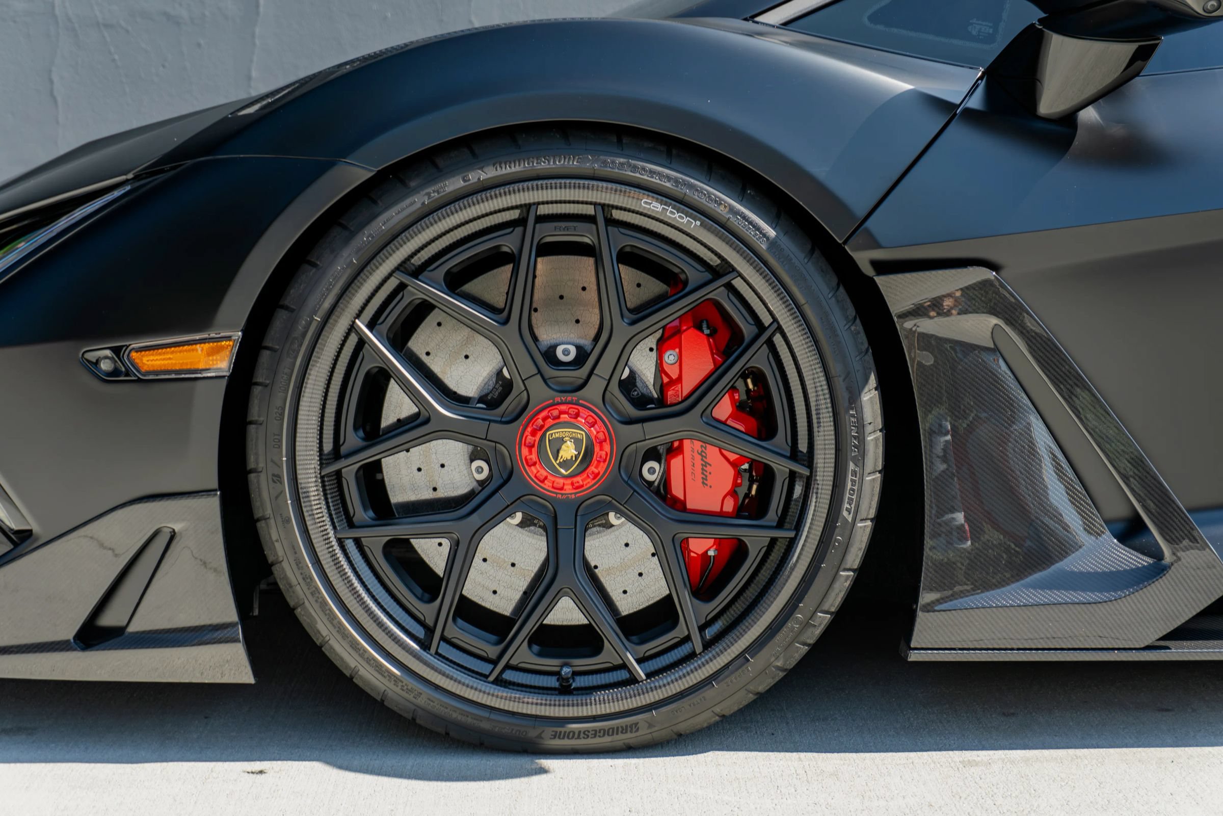 Used 2025 Lamborghini Revuelto AWD/4WD image 17
