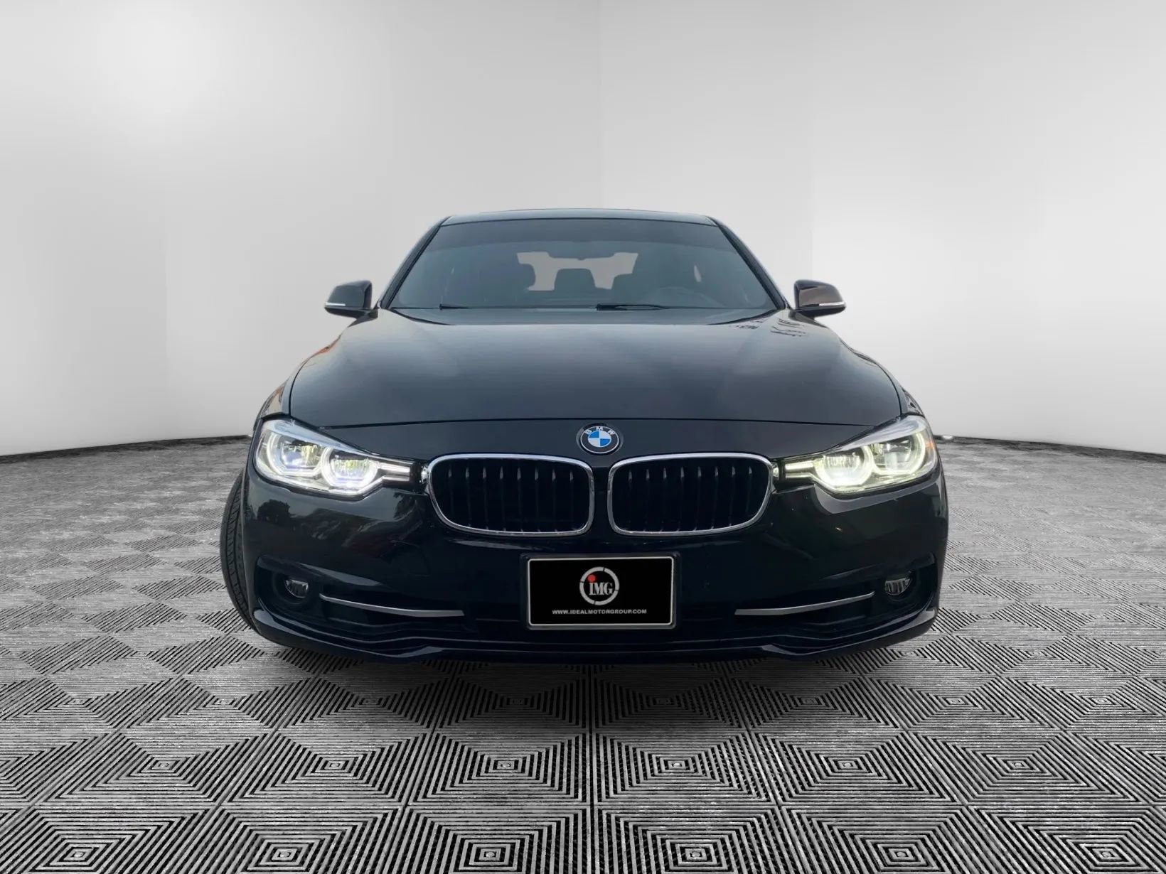 Used 2018 BMW 330i 330i Sedan 4D image 3