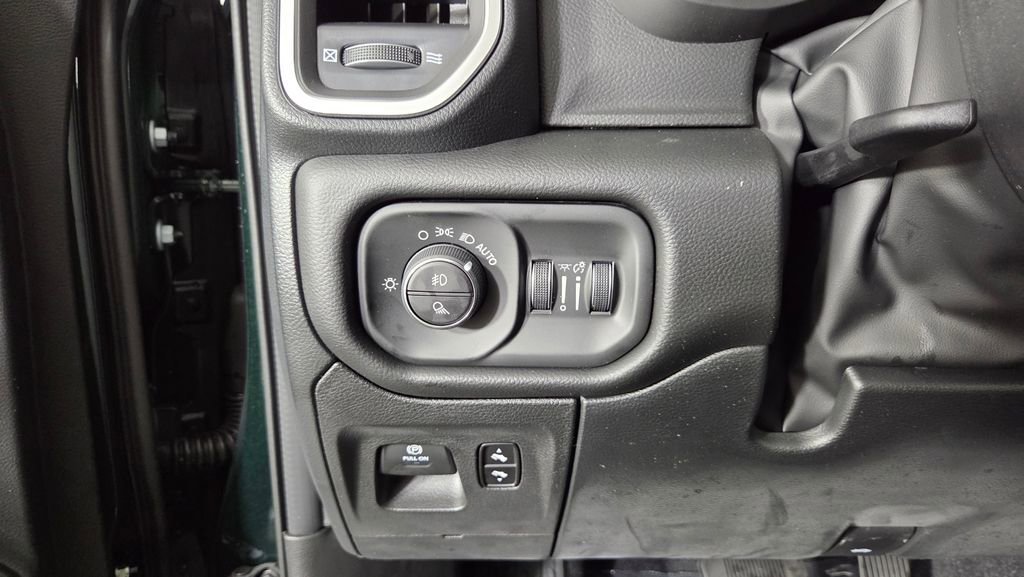 New 2026 RAM 1500 4x4 Crew Cab image 15