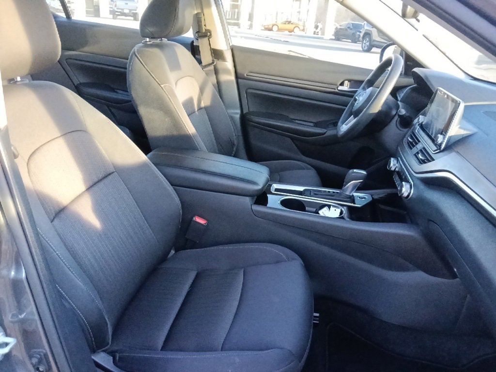 Used 2024 Nissan Altima 2.5 SV image 29