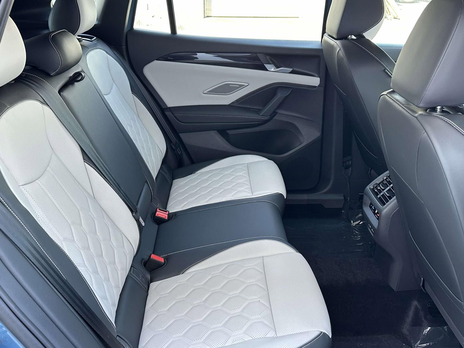 New 2026 Volkswagen Tiguan SEL R-Line image 15