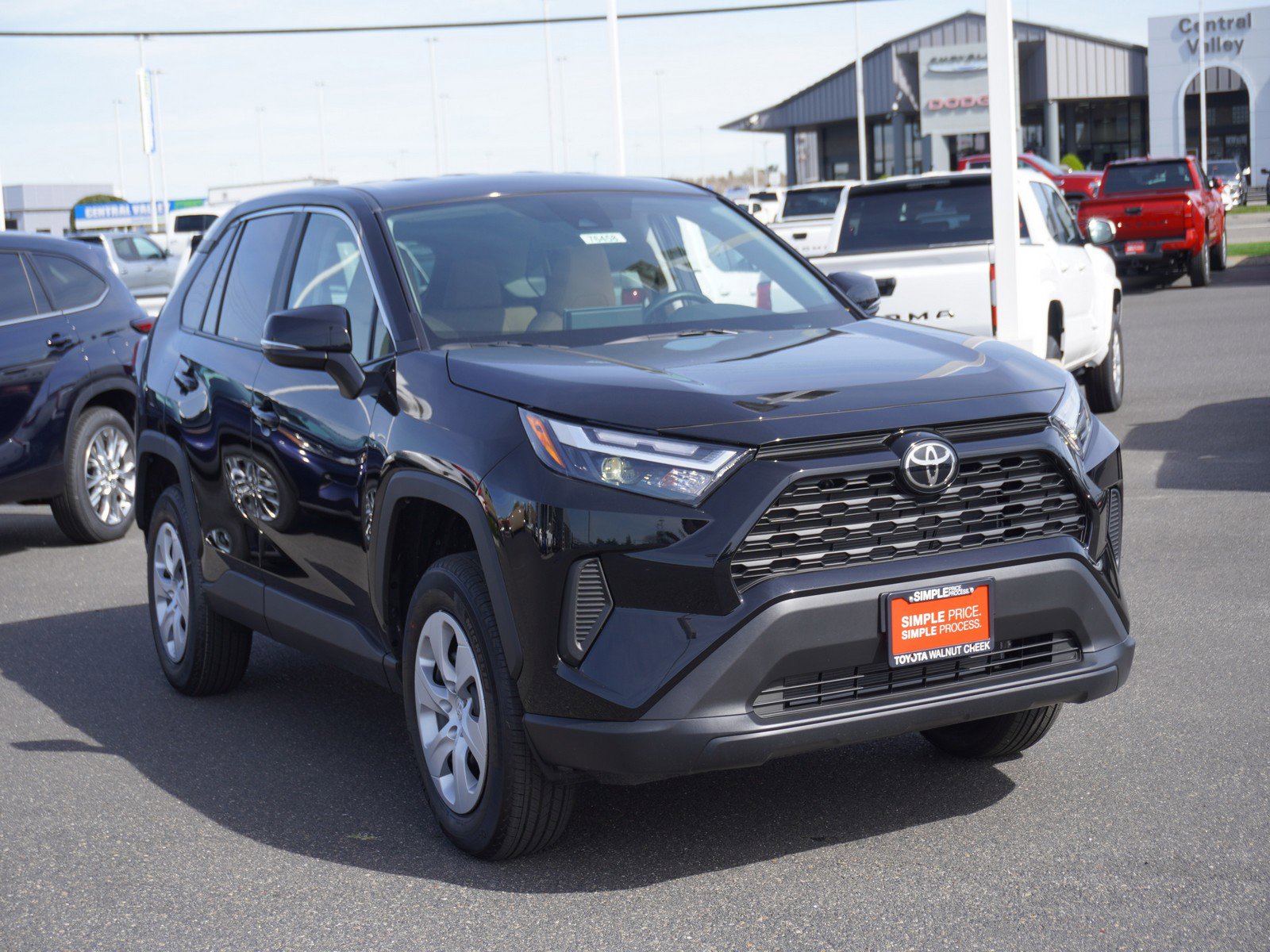 New 2025 Toyota RAV4 LE video 1