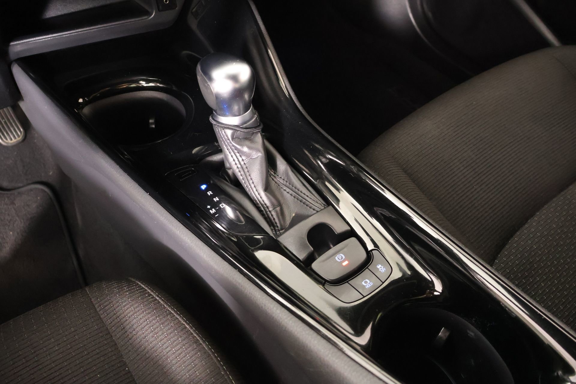 Used 2019 Toyota C-HR XLE FWD image 7