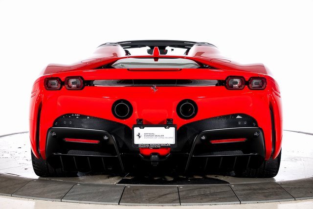Used 2024 Ferrari SF90 Spider image 8