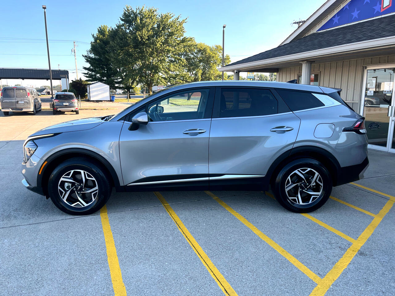 Used 2024 Kia Sportage LX image 4