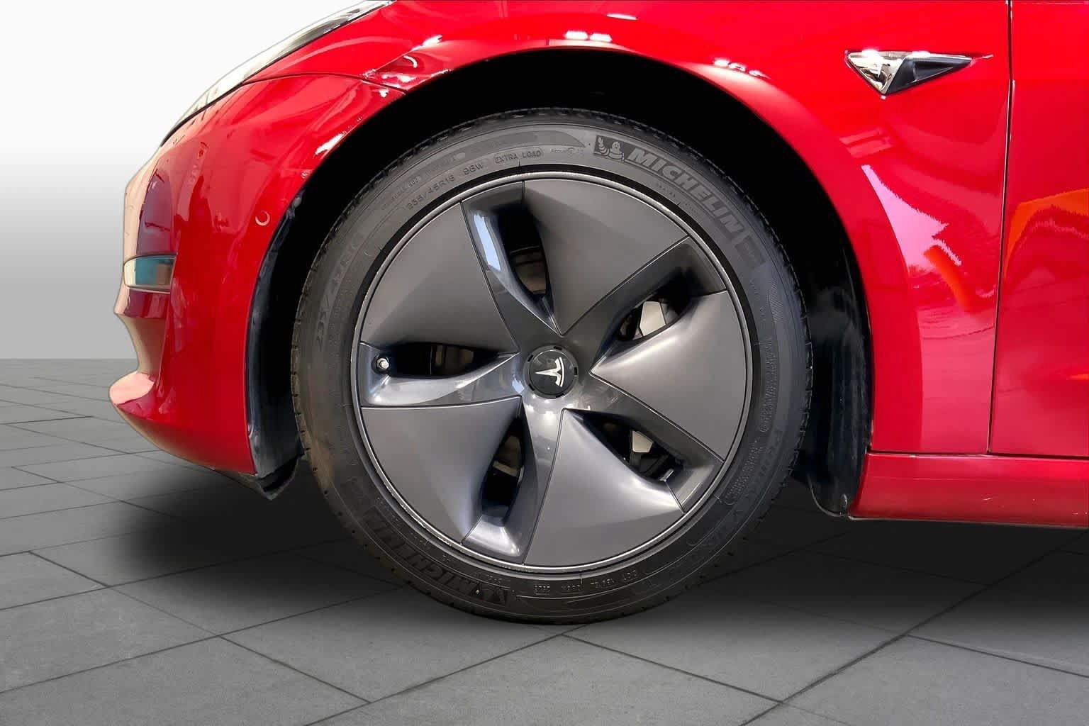 Used 2020 Tesla Model 3 Standard Range RWD image 9