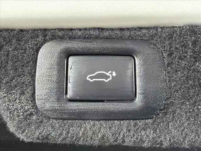 Used 2022 Lexus LS 500 w/ Interior Upgrade Package RWD image 21