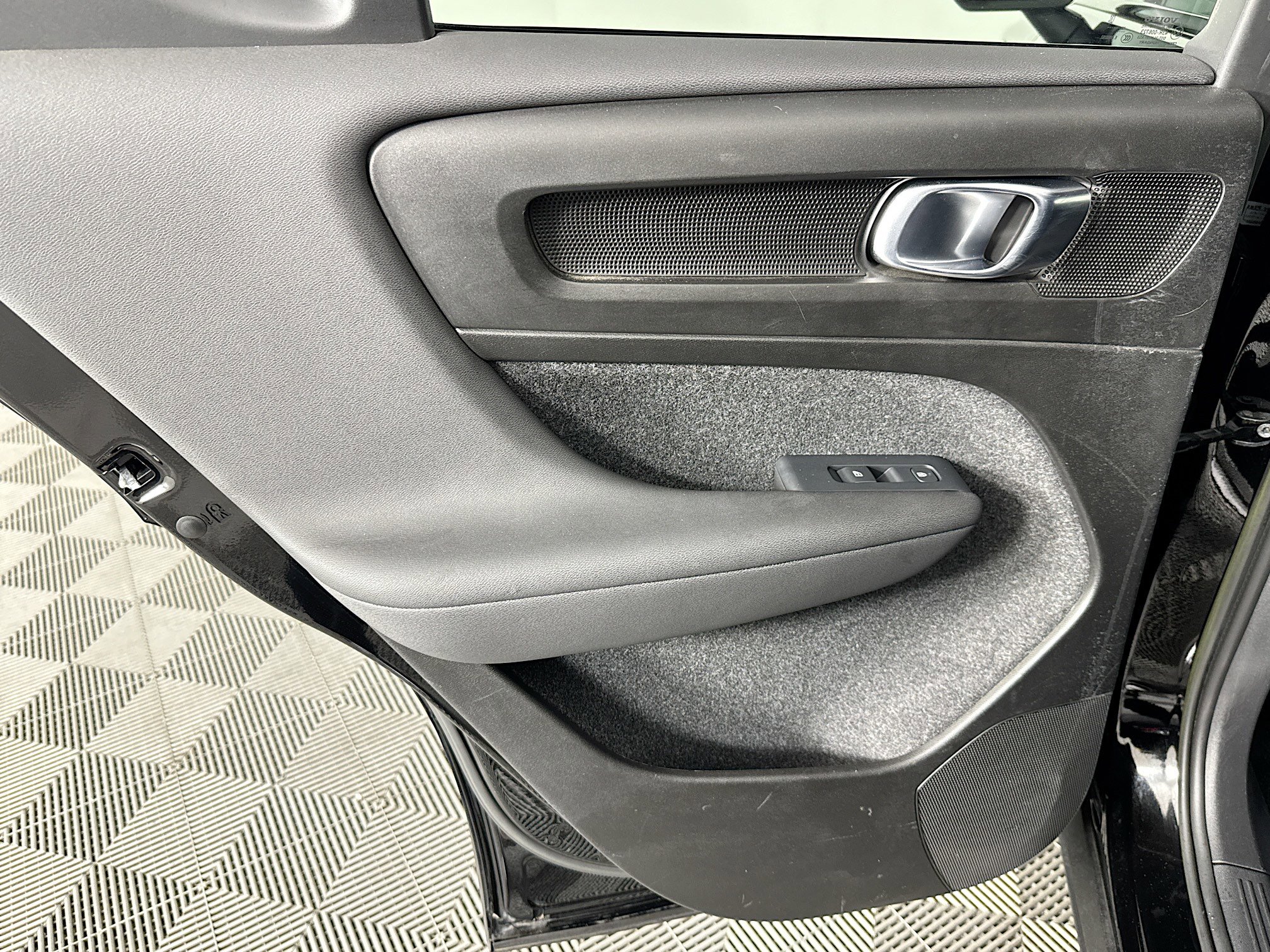 Used 2023 Volvo XC40 Recharge Ultimate image 24