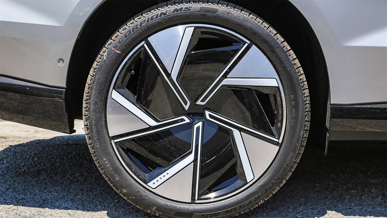 New 2025 Volvo EX90 Ultra image 11