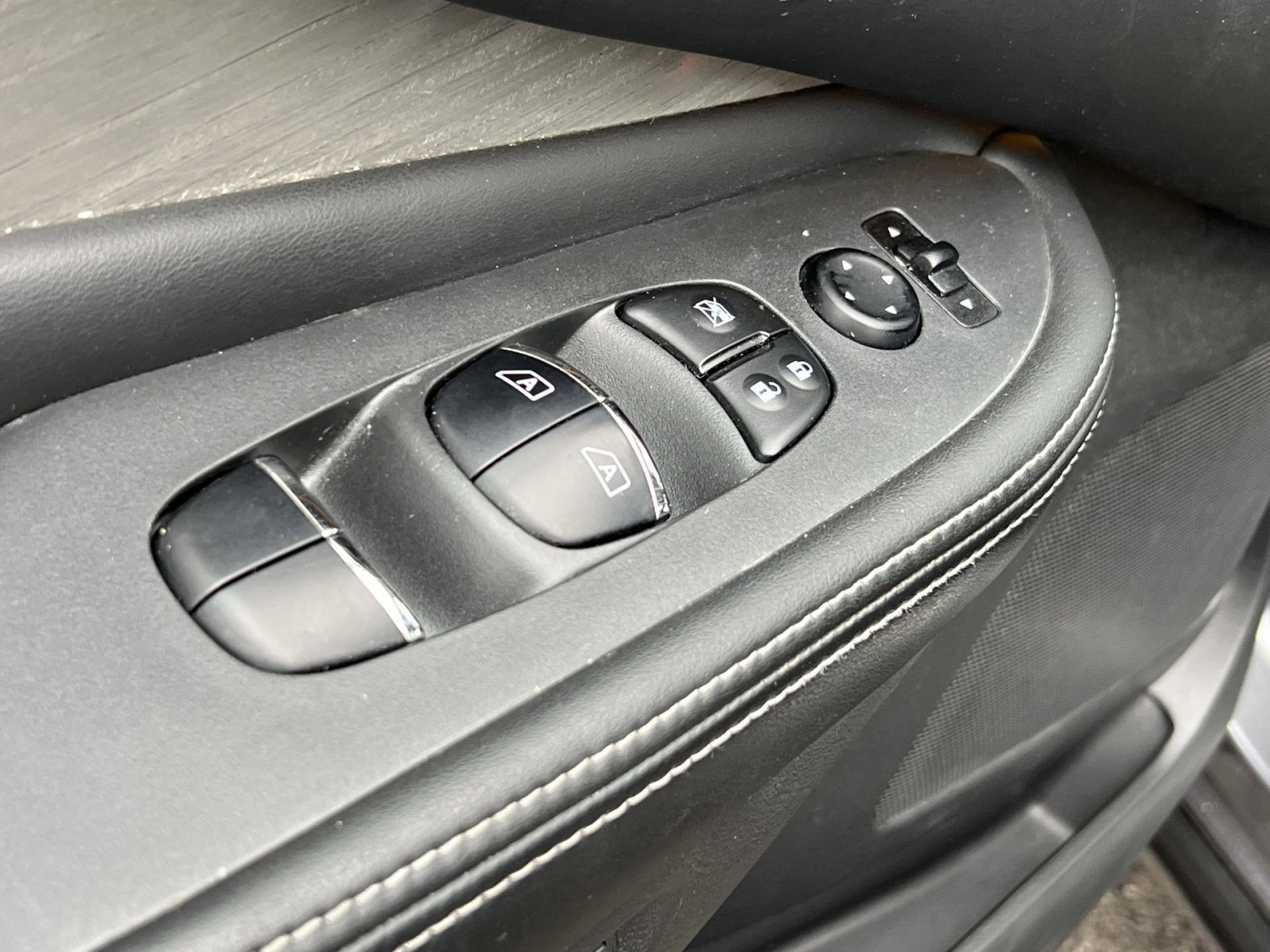 Used 2017 Nissan Murano SL w/ SL Technology Package image 16