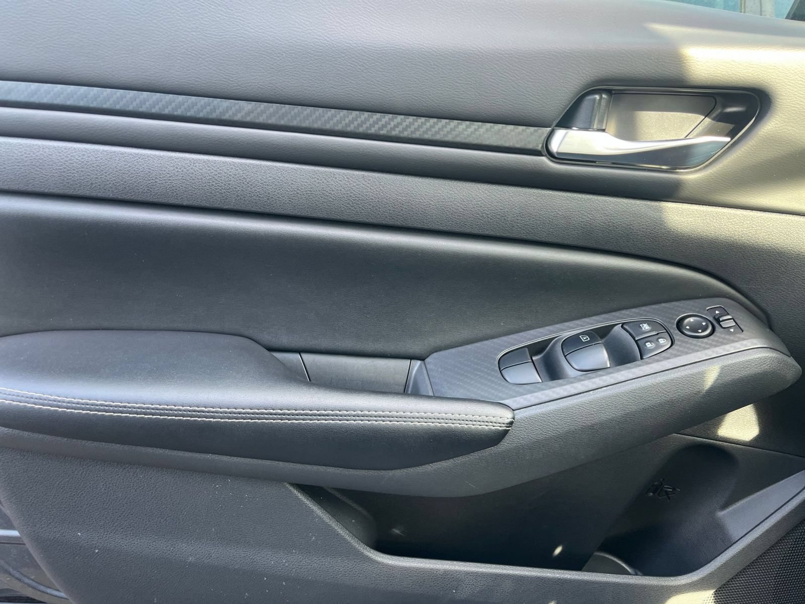 Used 2025 Nissan Altima 2.5 SV FWD image 15