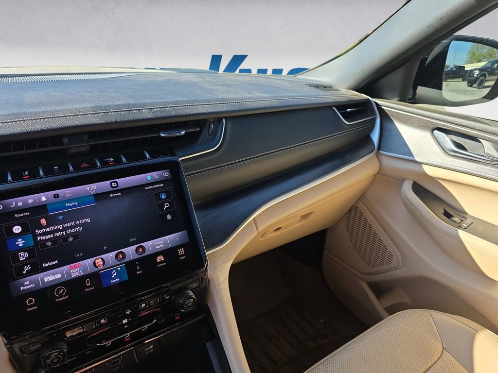 Used 2025 Jeep Grand Cherokee L Limited w/ Luxury Tech Group II image 10