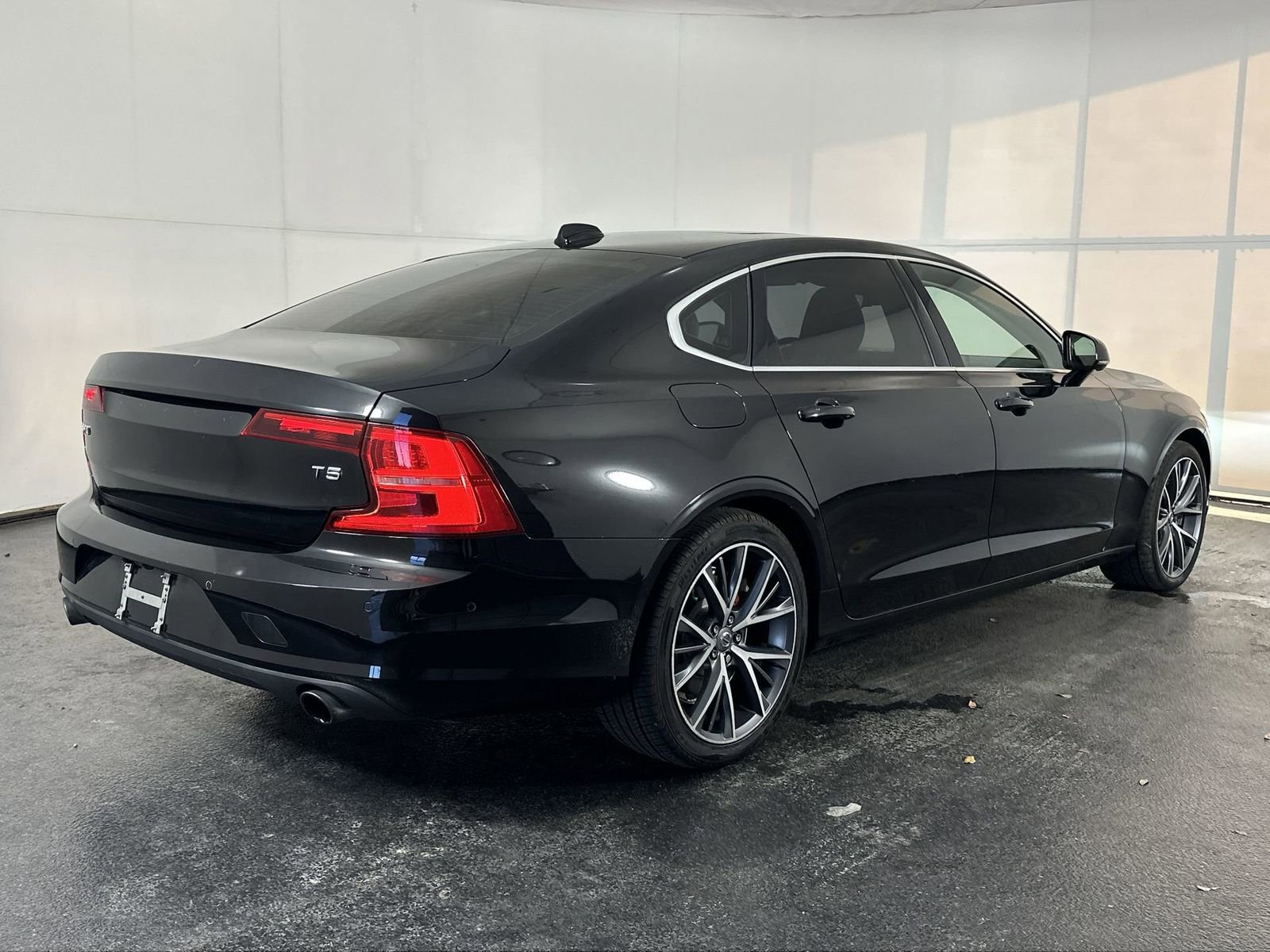 Used 2018 Volvo S90 T5 Momentum w/ Convenience Package image 8