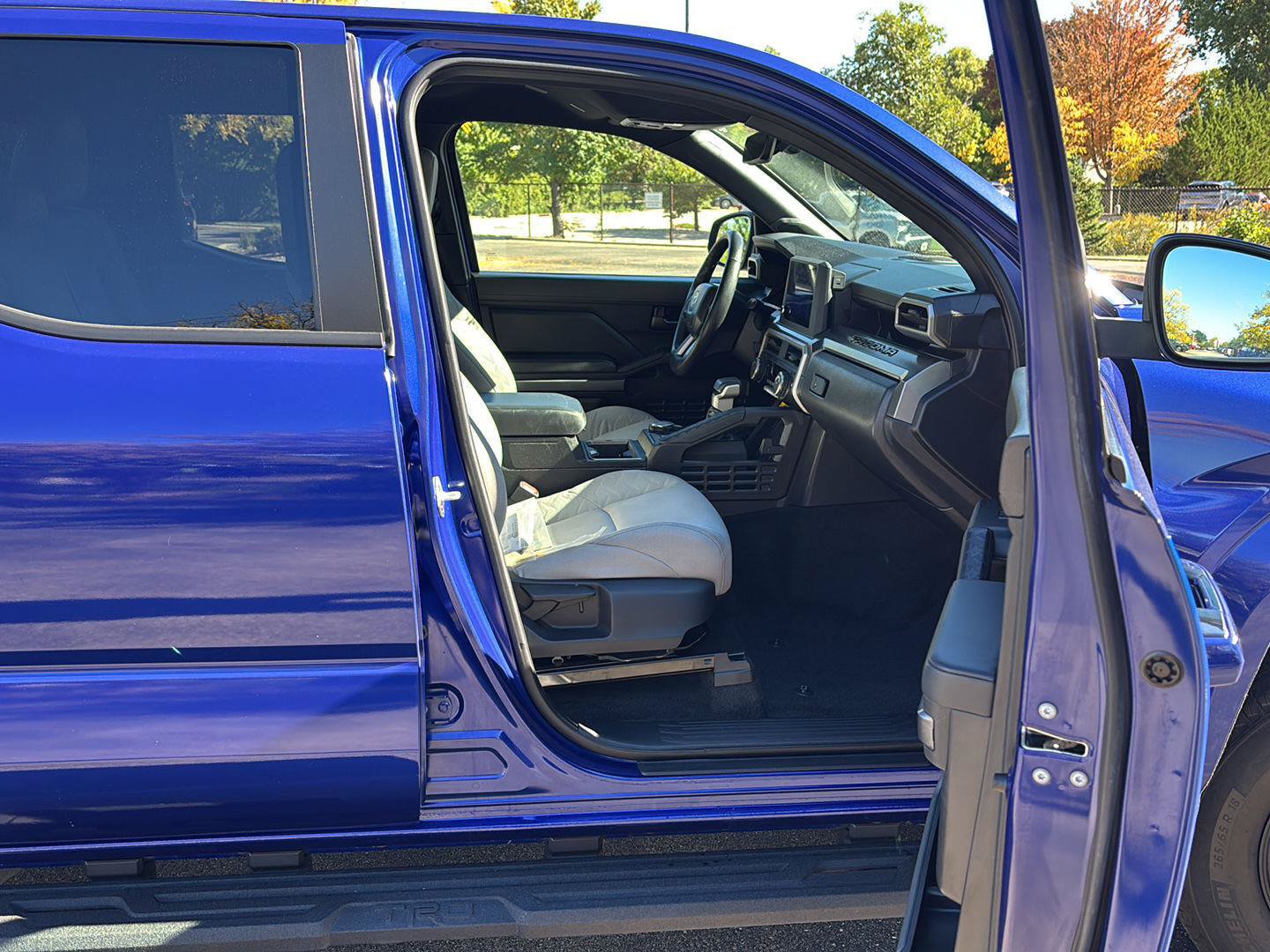 Used 2024 Toyota Tacoma SR5 AWD/4WD image 10