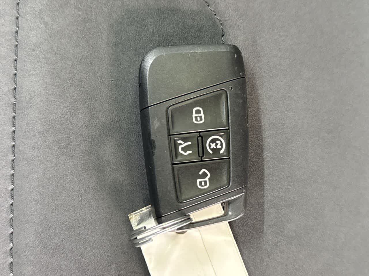 Used 2025 Volkswagen Taos SE w/ Panoramic Sunroof Package FWD image 28