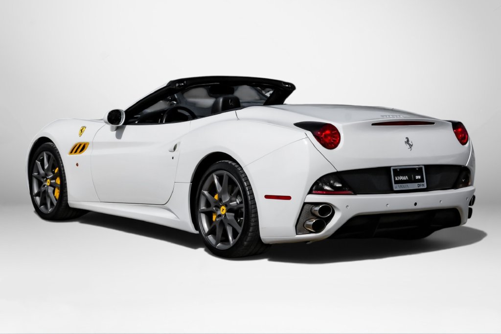 Used 2014 Ferrari California RWD image 9