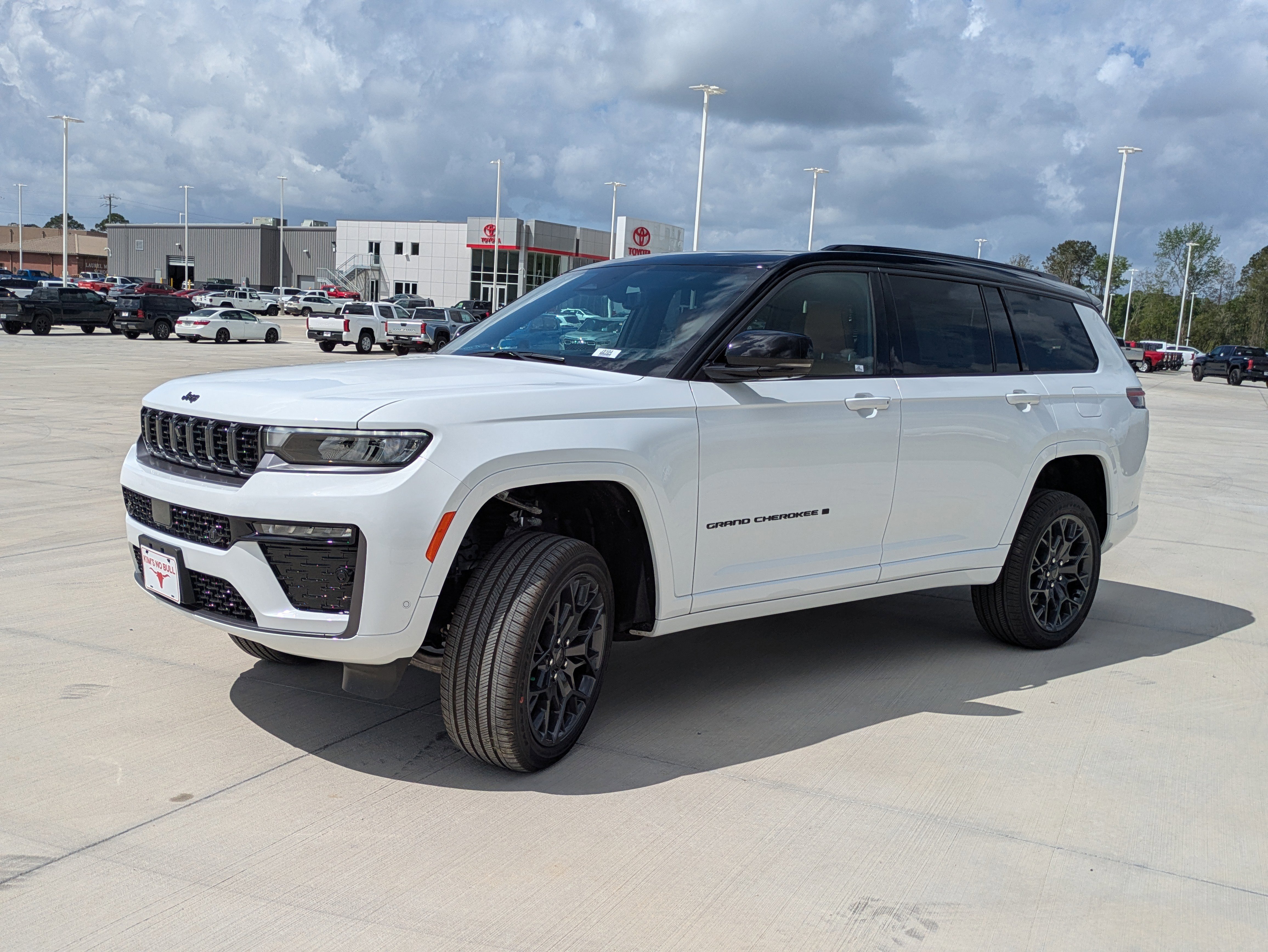 New 2026 Jeep Grand Cherokee L Summit w/ Obsidian Package AWD/4WD image 3