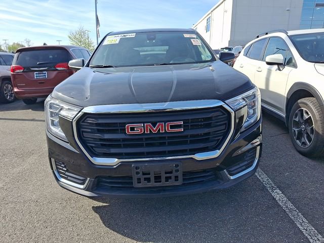 Used 2022 GMC Terrain SLE image 2