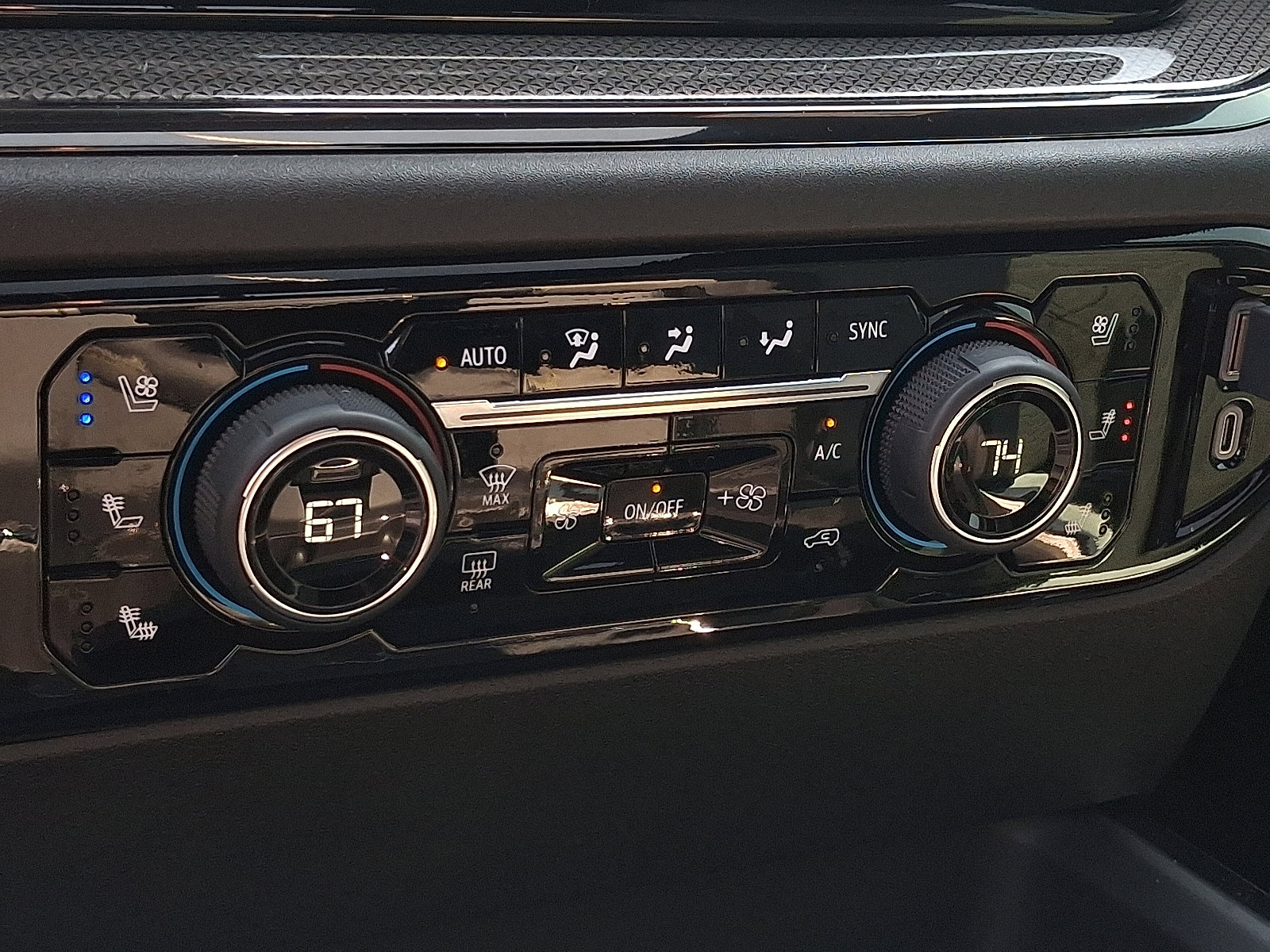 Used 2024 Chevrolet Silverado 2500 ZR2 w/ ZR2 Bison Edition image 15