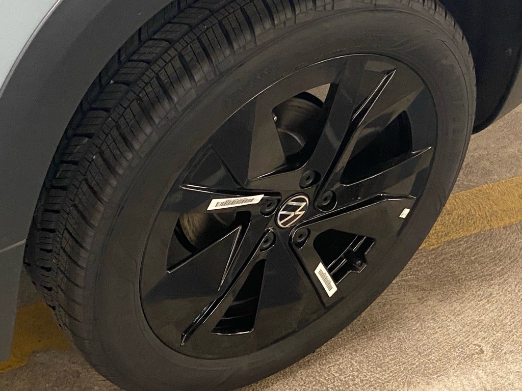 New 2025 Volkswagen Taos SE image 14