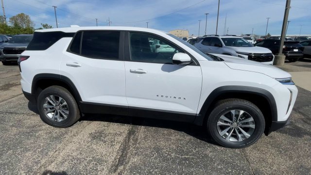 New 2027 Chevrolet Equinox LT w/ Convenience Package II FWD image 3