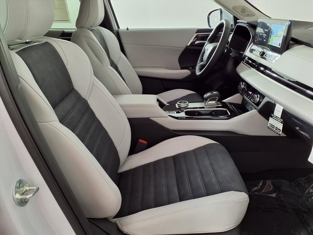 New 2025 Mitsubishi Outlander SE image 9