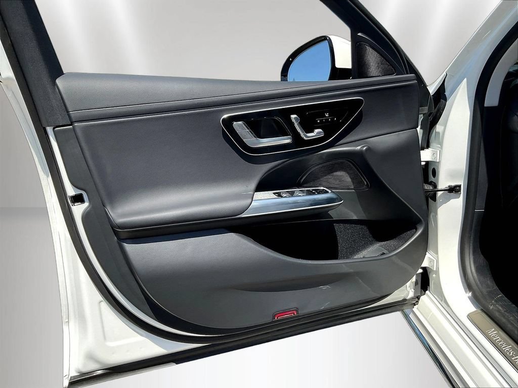 Used 2025 Mercedes-Benz E 350 4MATIC Sedan image 21
