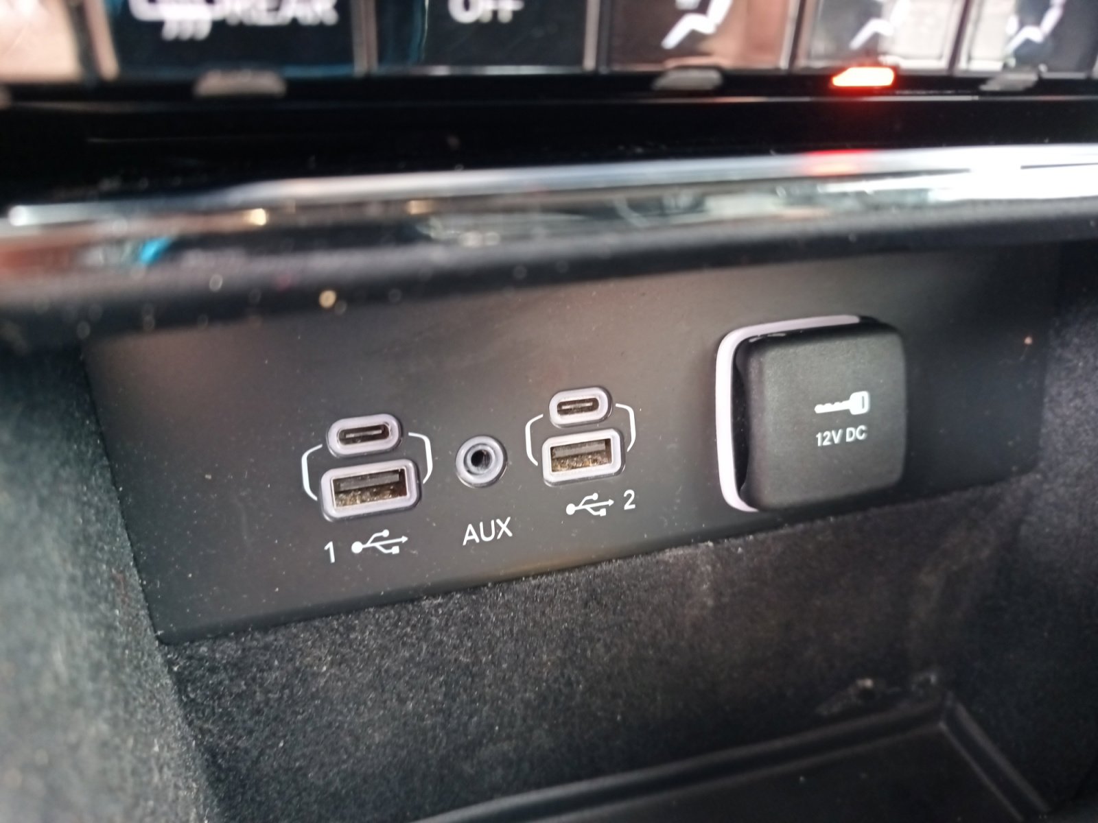 Certified 2022 Jeep Grand Cherokee L Limited w/ Black Appearance Package image 18