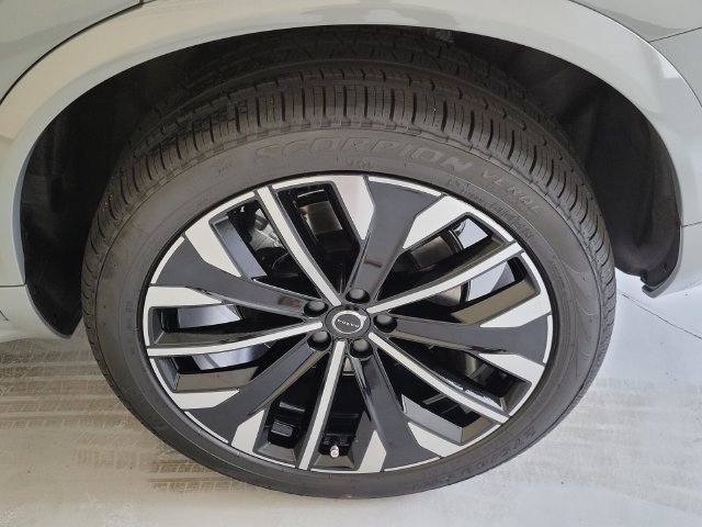 New 2026 Volvo XC90 B6 Plus w/ Protection Package Premier AWD/4WD image 26