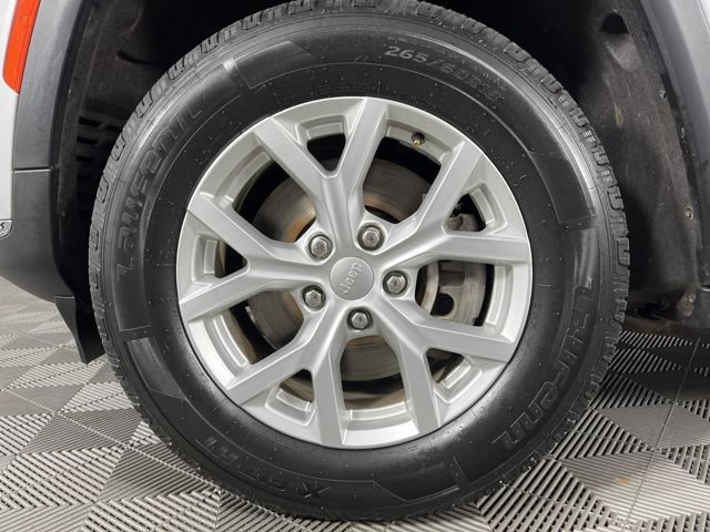 Used 2023 Jeep Grand Cherokee L Limited AWD/4WD image 13