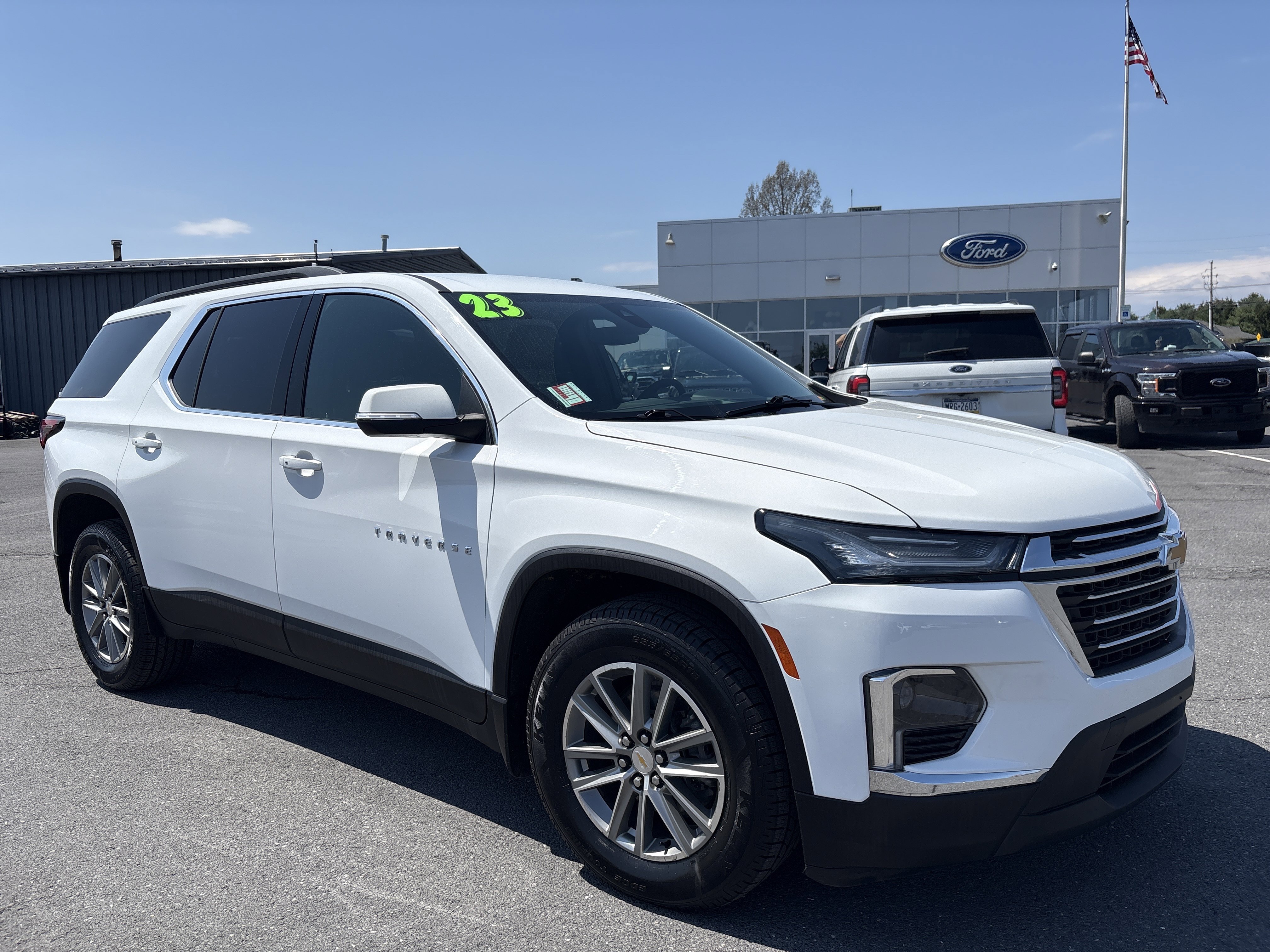 Used 2023 Chevrolet Traverse LT AWD/4WD image 1