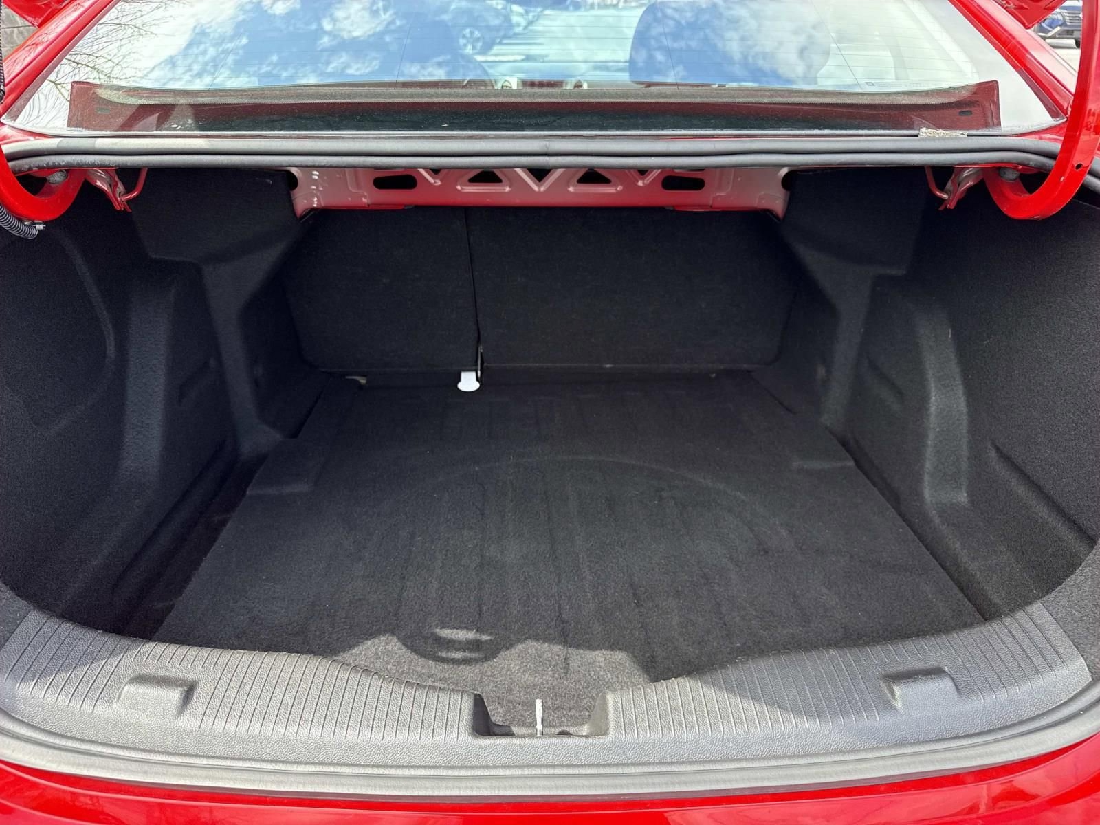 Used 2018 Chevrolet Cruze LT w/ Convenience Package image 27