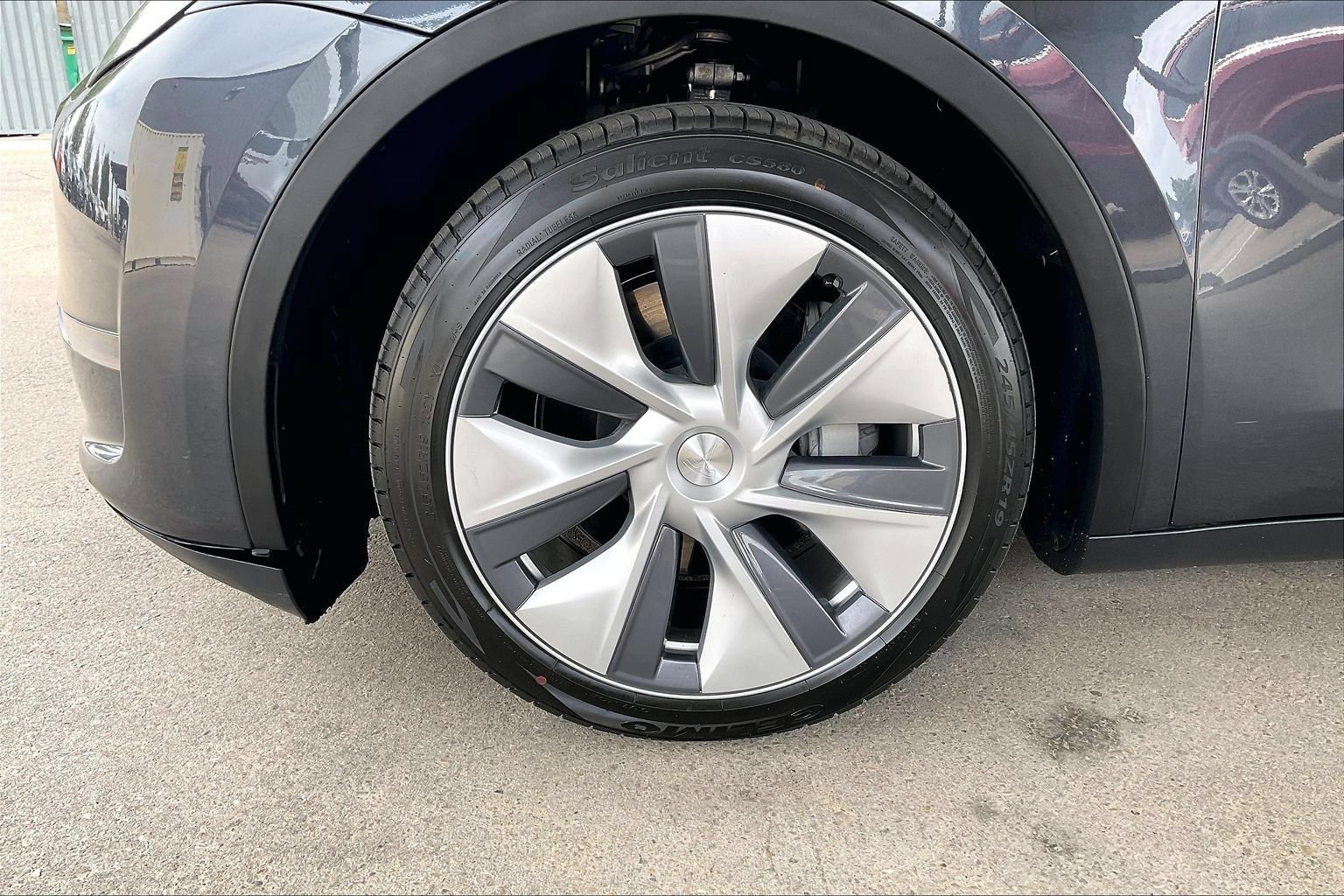 Used 2024 Tesla Model Y Long Range AWD/4WD image 25