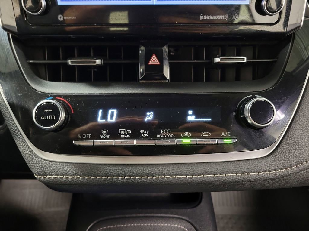 Used 2022 Toyota Corolla SE w/ SE Preferred Package FWD image 17