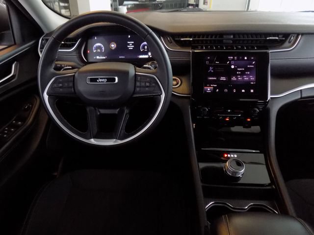 Certified 2024 Jeep Grand Cherokee Laredo RWD image 10