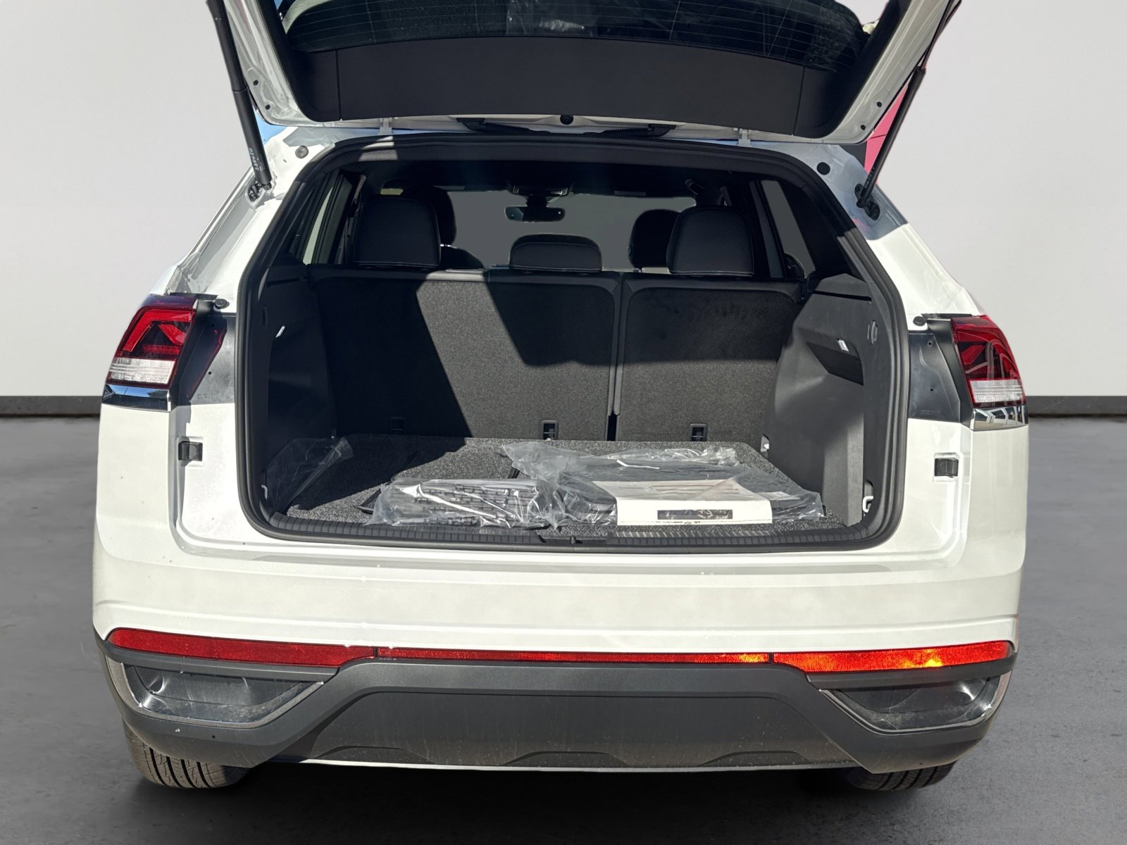 New 2026 Volkswagen Atlas Cross Sport SE image 7