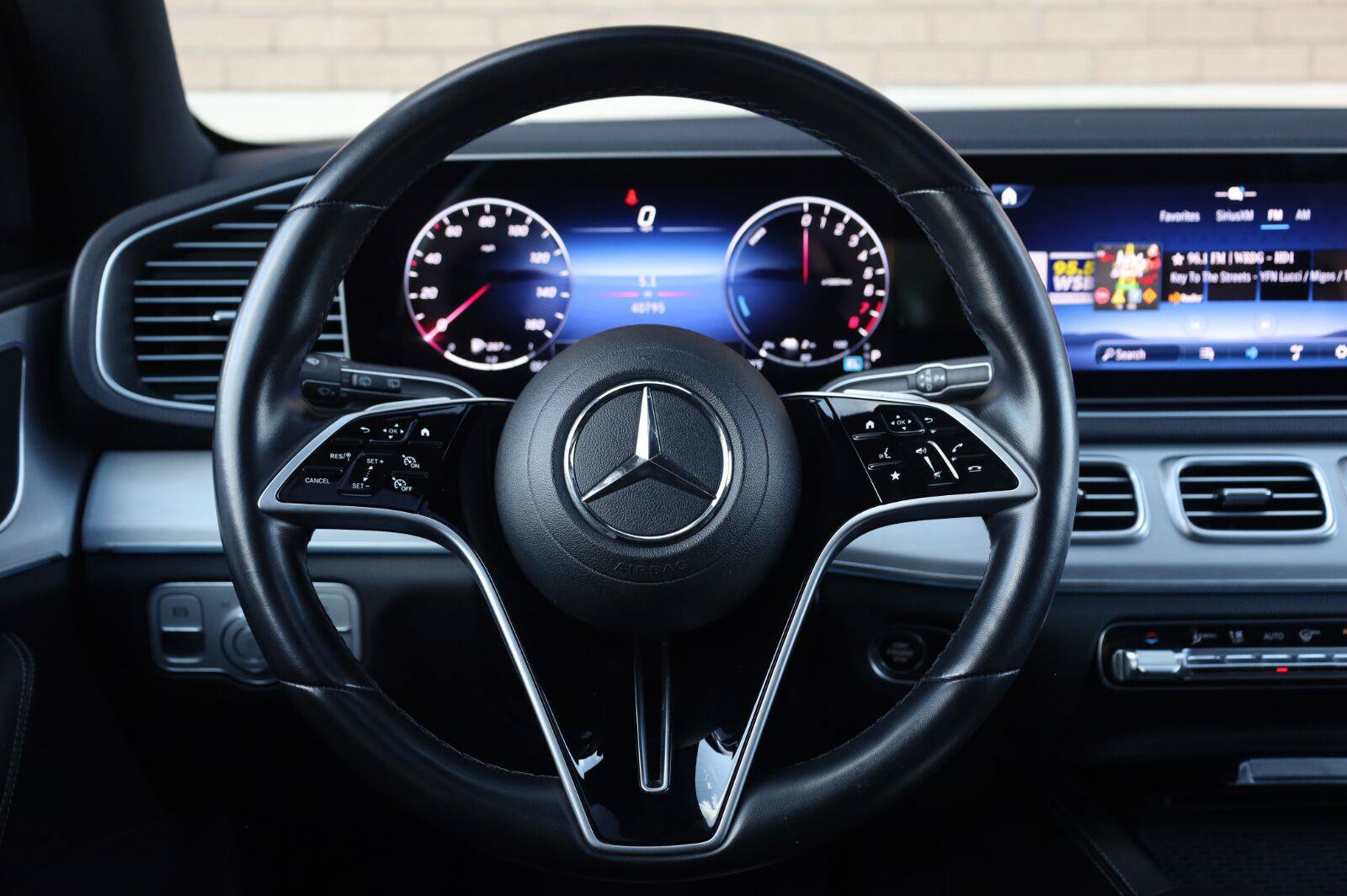 Used 2024 Mercedes-Benz GLE 450e 4MATIC image 32