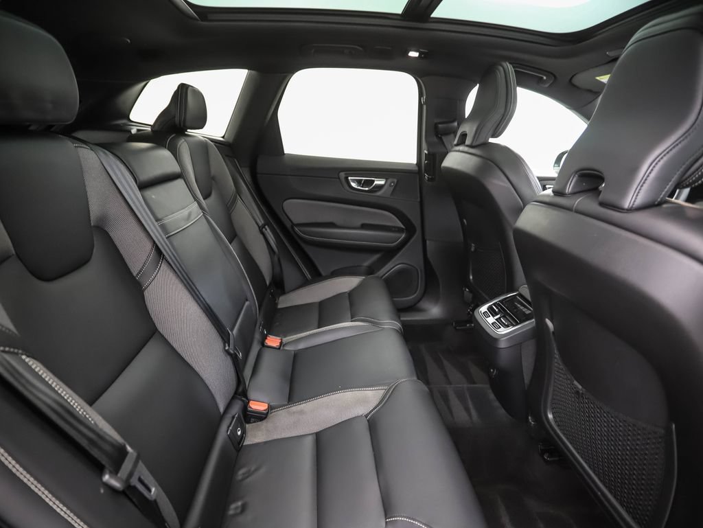 Used 2022 Volvo XC60 B6 R-Design w/ Protection Package Premier AWD/4WD image 26