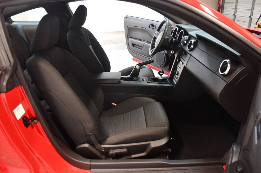 Used 2005 Ford Mustang GT RWD image 30