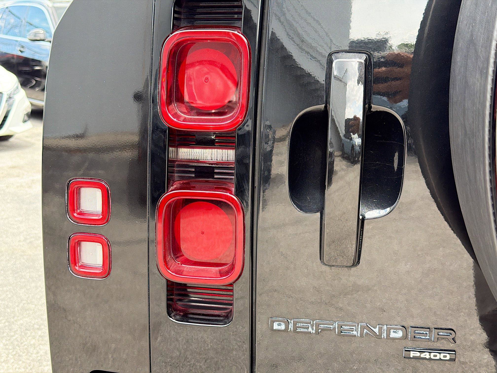 Used 2023 Land Rover Defender 130 X-Dynamic SE AWD/4WD image 10