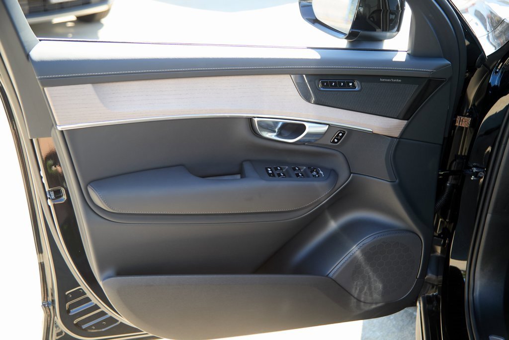 New 2026 Volvo XC90 B6 Plus w/ Protection Package Premier image 10
