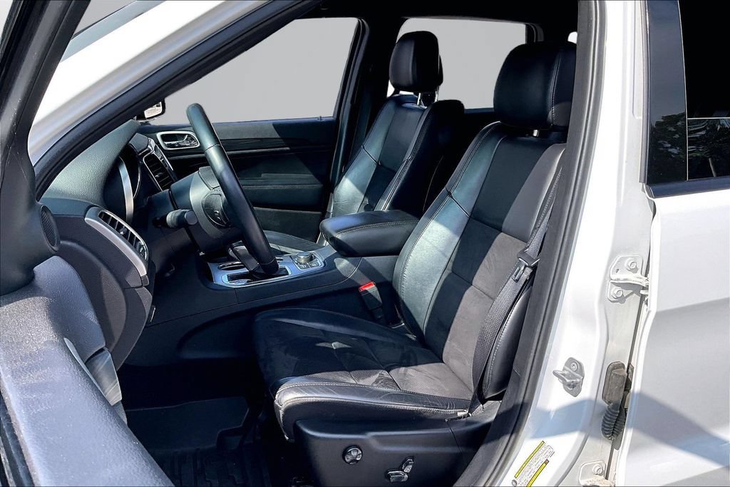 Used 2019 Jeep Grand Cherokee Altitude AWD/4WD image 21